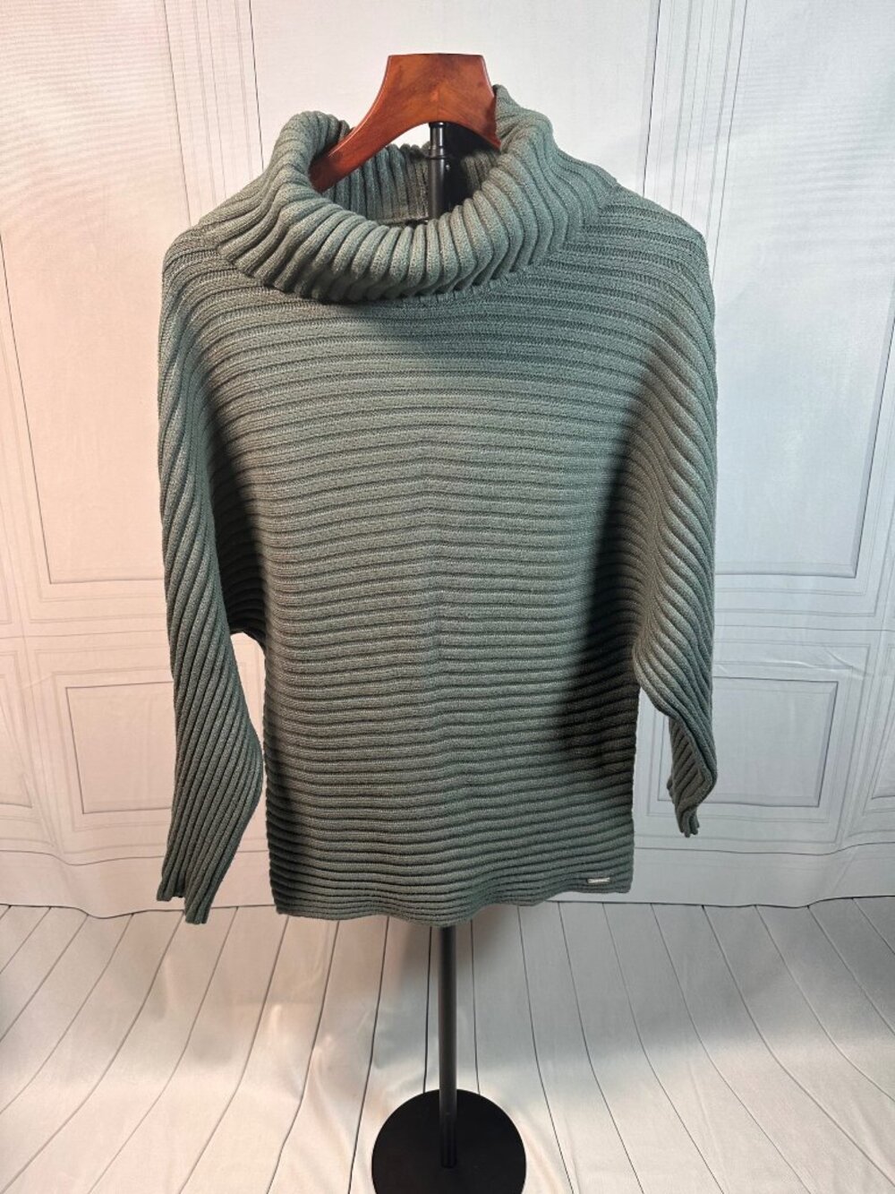 Tahari Large Muted Green Ribbed Knit Turtleneck Sweater